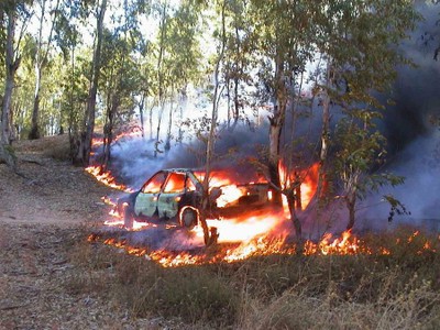 Coche ardiendo (2003, foto 3)