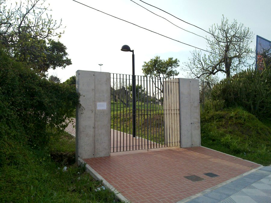 Acceso a la Casa La Morera (vista cruzada)