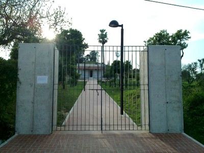 Acceso a la Casa La Morera (vista de frente)