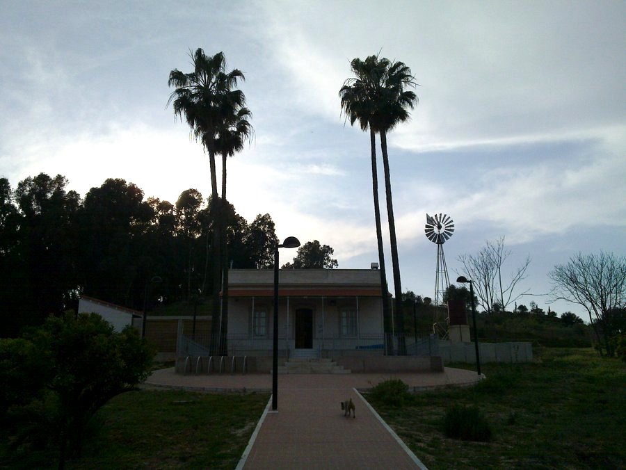 Casa La Morera (lejos, vista de frente)