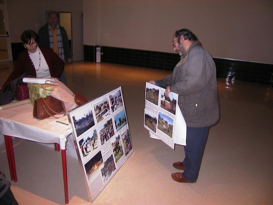 Recogida de la exposición fotográfica en La Orden (2005, foto 8)